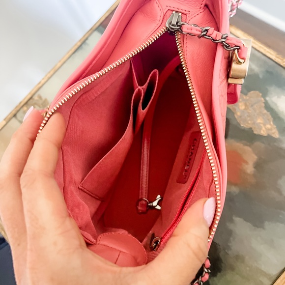 NEW 😍 CHANEL GABRIELLE SMALL HOBO BAG - Picture 7 of 11